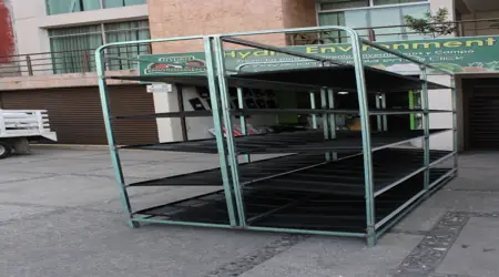 Anaquel para fvh con charolas