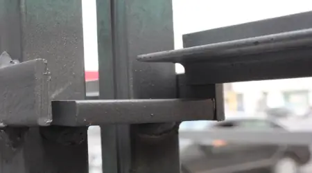 pestañas para colocar charolas de fvh