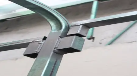 postes superiores del anaquel de forraje verde