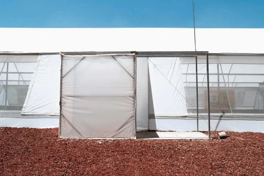 DSC00317 Acceso con cámara fitosanitaria (esclusa)